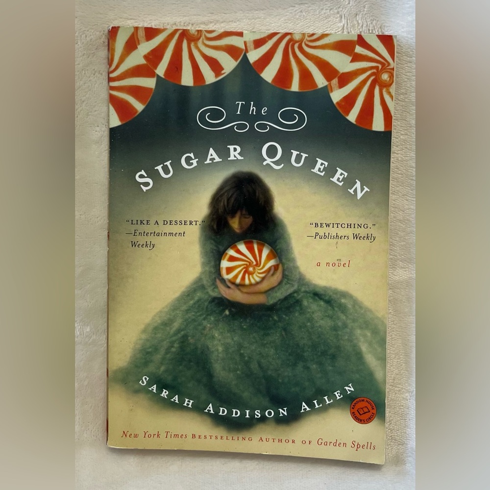 5/$7 📚 The Sugar Queen by Sarah Addison Allen